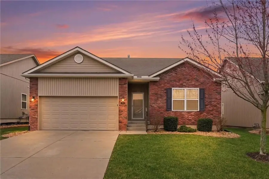 717 NW 109th Terrace, Kansas City, MO 64155 - #2