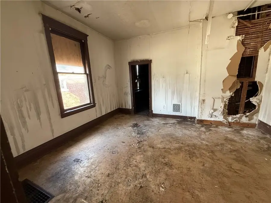 3837 Walnut Street, Kansas City, MO 64111 - #2