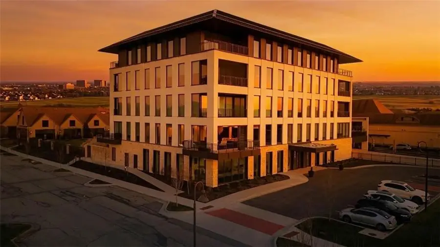 4951 W 134 Street #204, Leawood, KS 66209 - #2