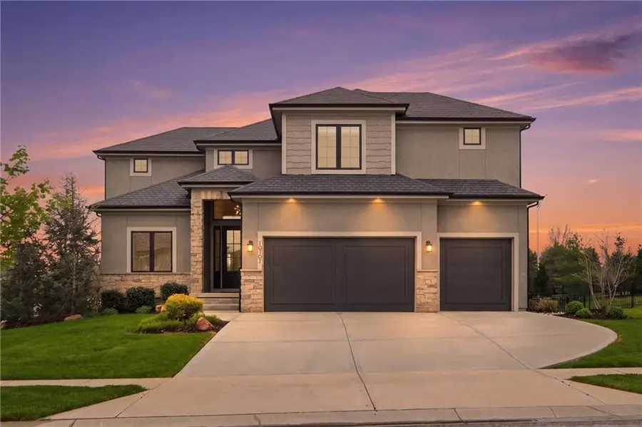 10707 W 142nd Terrace, Overland Park, KS 66221 - #2