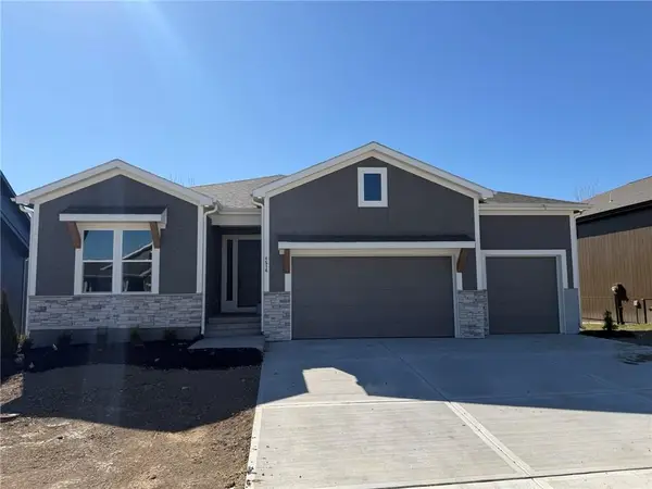 4516 SW Berkshire Drive, Lee's Summit, MO 64083