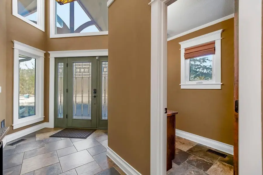 403 Navajo Lane, Lake Quivira, KS 66217 - #3