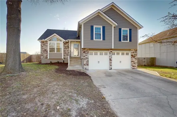 1103 S Huntington Drive, Greenwood, MO 64034