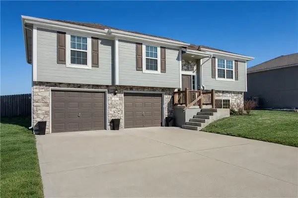 1402 SW 9th Terrace, Oak Grove, MO 64075