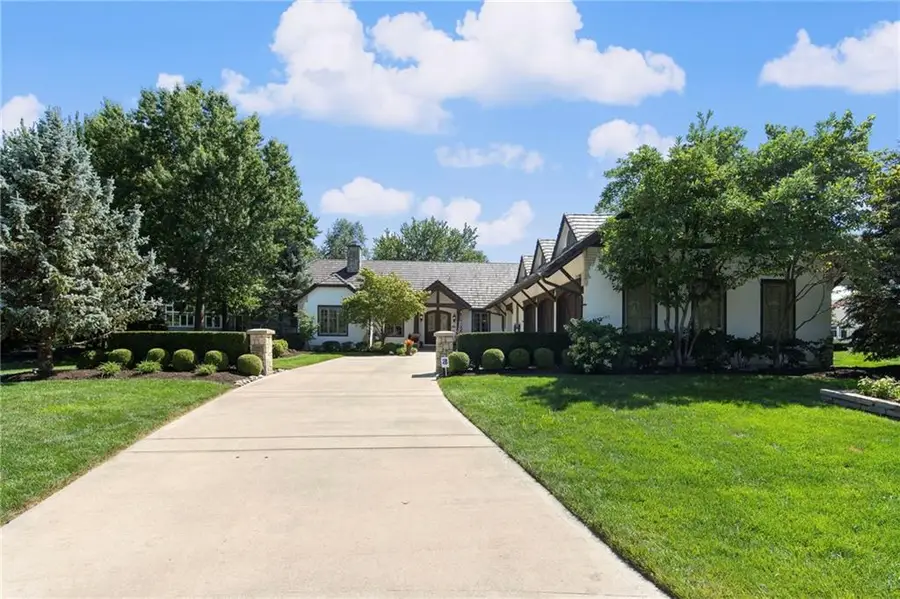 3849 W 139th Terrace, Leawood, KS 66224 - #2
