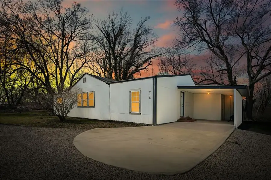 210 W Grand Street, Gardner, KS 66030 - #2