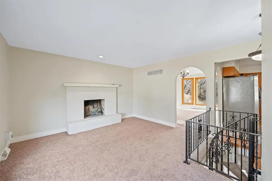 5527 NW Seminole Drive, Parkville, MO 64152 - #2