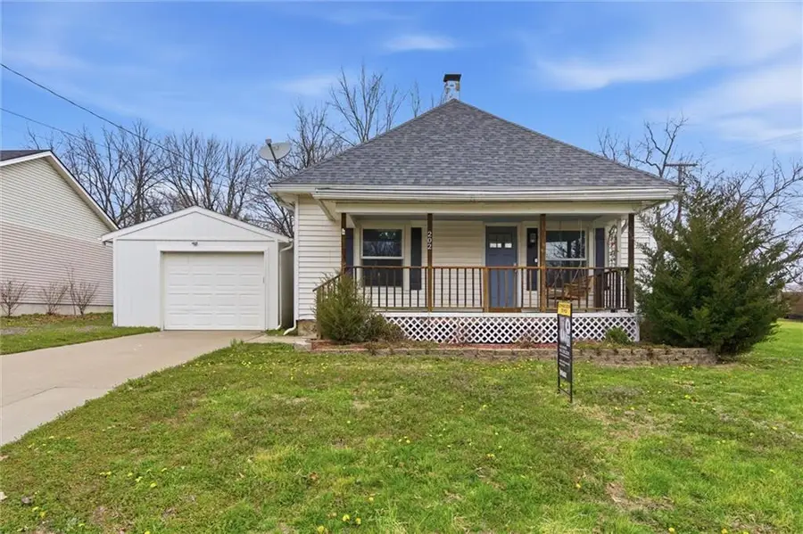 202 NW Yennie Street, Grain Valley, MO 64029 - #2