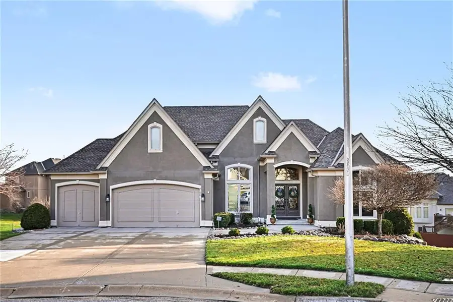 6133 N Cypress Court, Kansas City, MO 64119 - #2