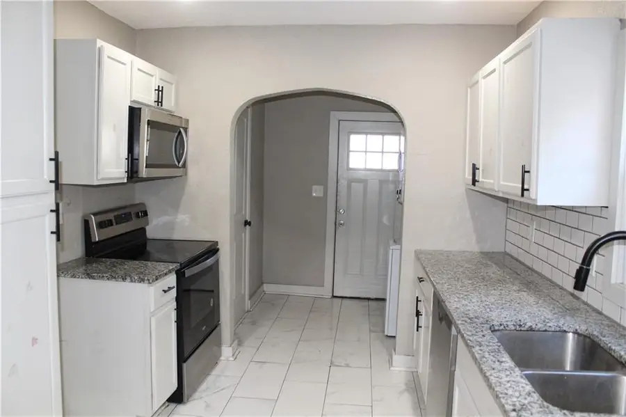 3428 S Benton Avenue, Kansas City, MO 64128 - #3