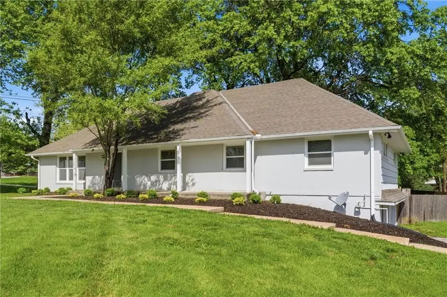 1001 Tam Oshanter Drive, Kansas City, MO 64145 - #3