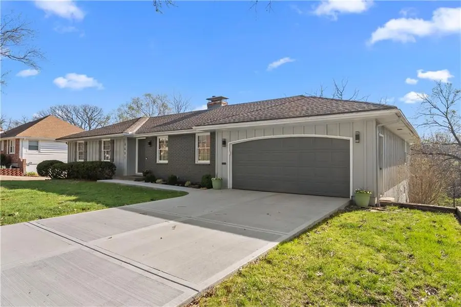 8401 Northern Street, Raytown, MO 64138 - #2