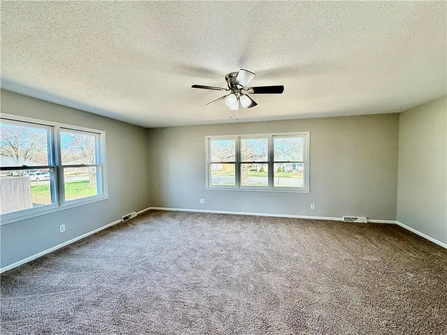 806 E Market Street, Warrensburg, MO 64093 - #2