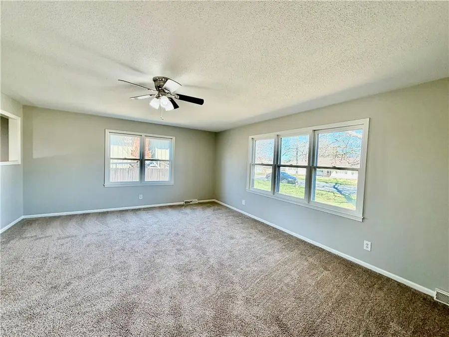 806 E Market Street, Warrensburg, MO 64093 - #3