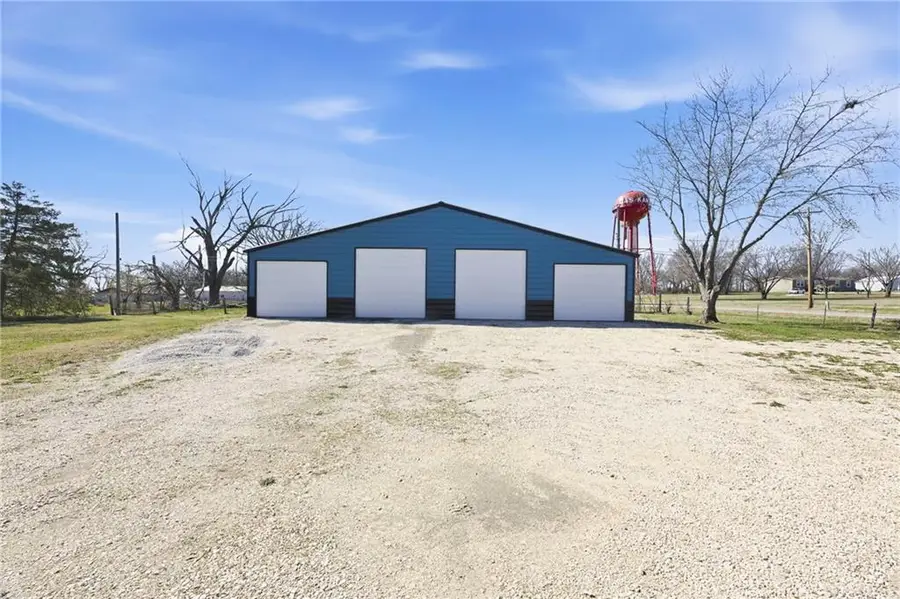 324 N Osborne Street, Iola, KS 66749 - #2