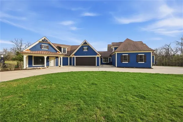 5763 W 335 Street, Louisburg, KS 66053