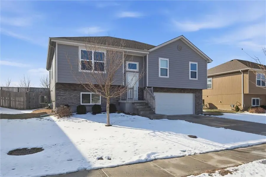 21303 W 219th Street, Spring Hill, KS 66083 - #2