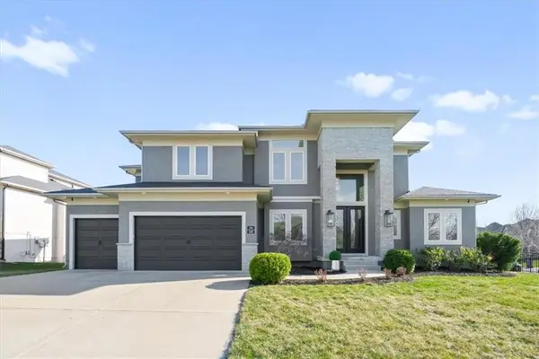 1744 NE Woodland Shores Lane, Lee's Summit, MO 64086