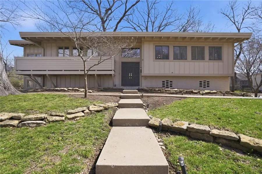 8329 Reinhardt Street, Prairie Village, KS 66206 - #2