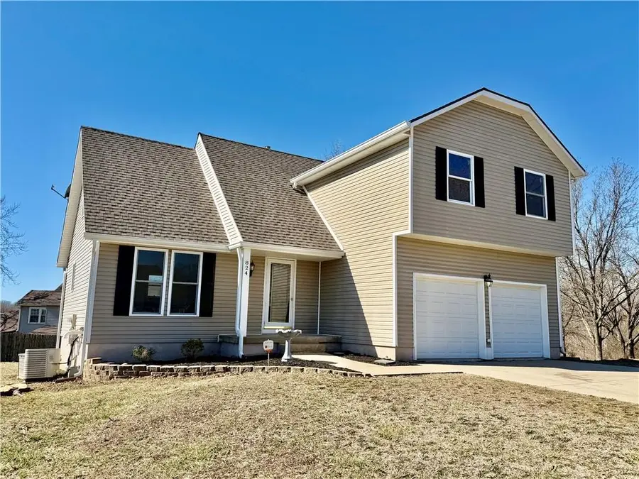 824 S Elk Lane, Bonner Springs, KS 66012 - #2