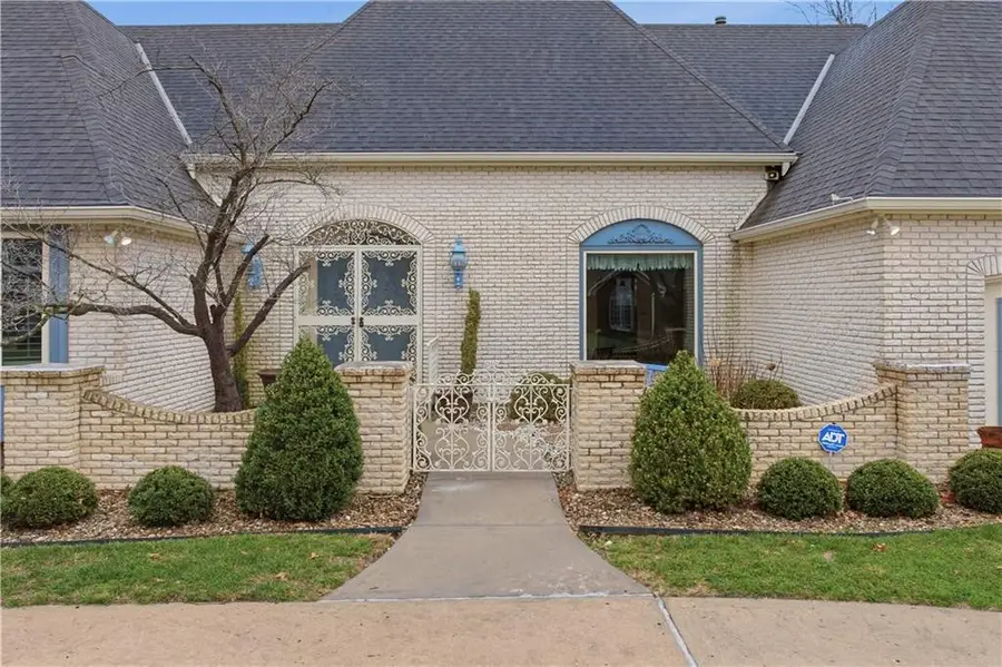 201 W 125th Terrace, Kansas City, MO 64145 - #3