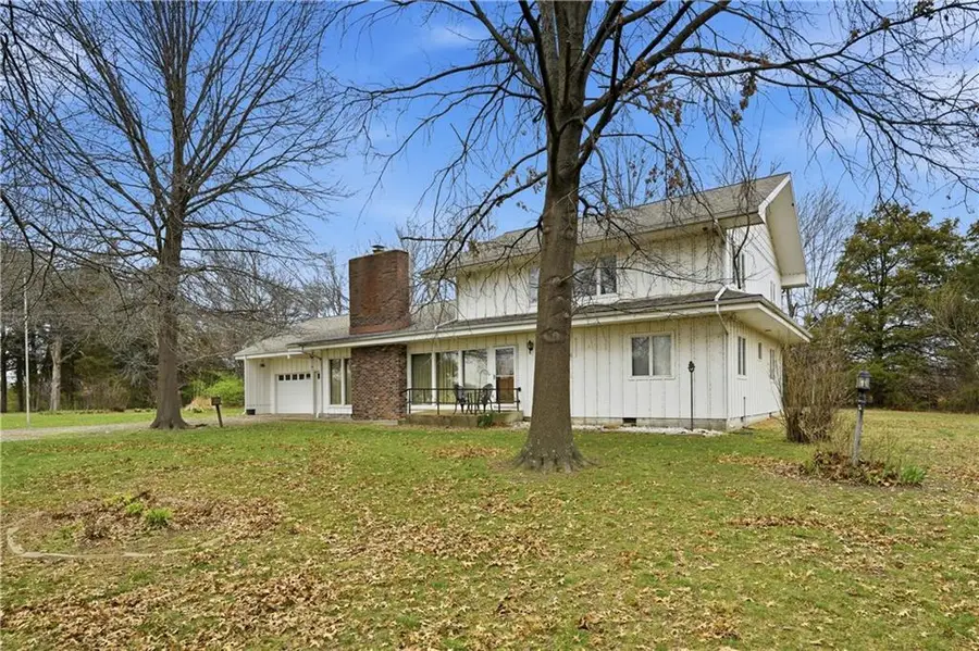 1074 S 240th Street, Pittsburg, KS 66762 - #2