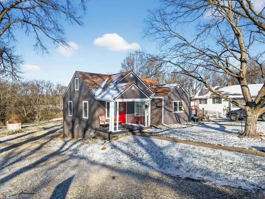 310 S Bluegrass Drive, Bonner Springs, KS 66012 - #2