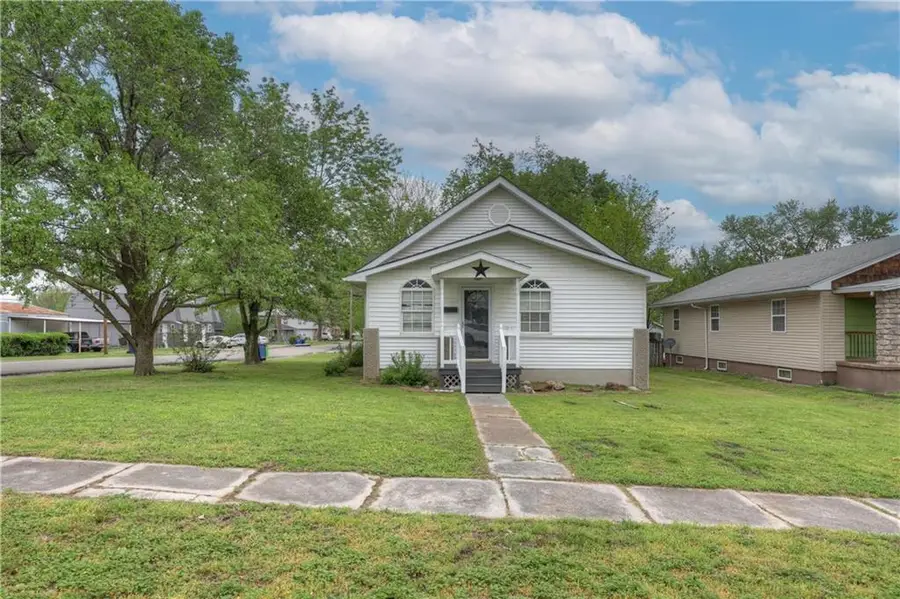 304 E 22nd Street, Baxter Springs, KS 66713 - #3