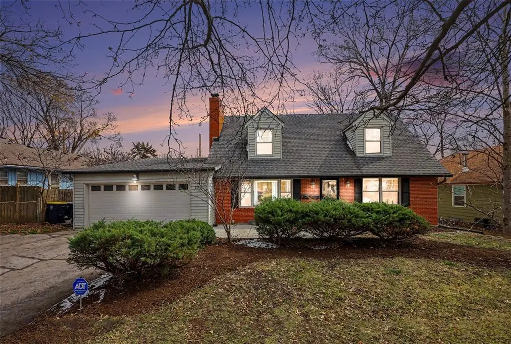 7711 Grand Avenue, Kansas City, MO 64114 - #1