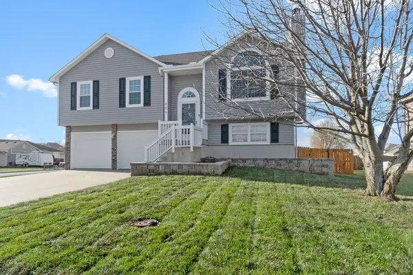 405 Sunny Lane, Raymore, MO 64083