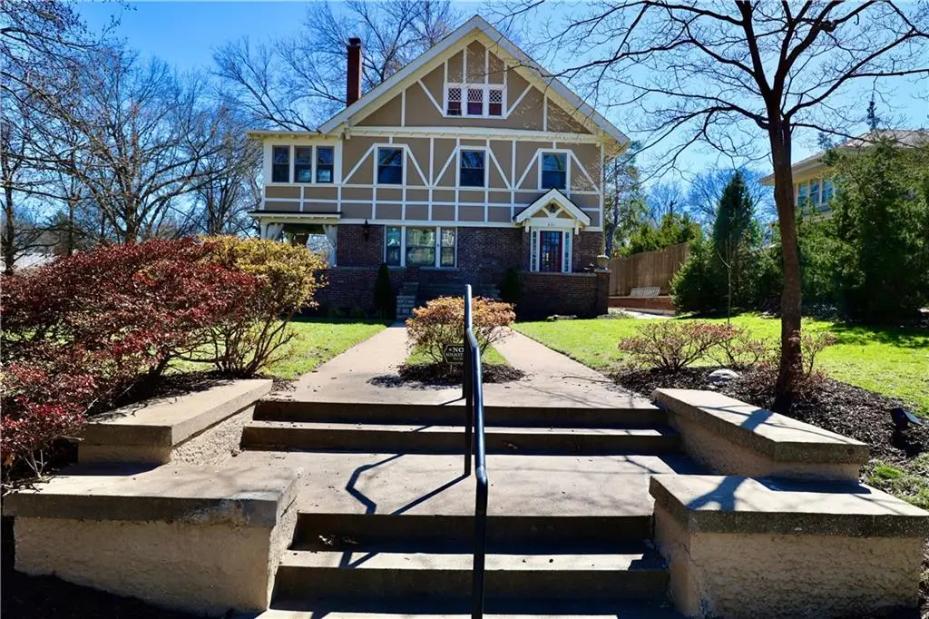 801 W 56th Street, Kansas City, MO 64113 - #1