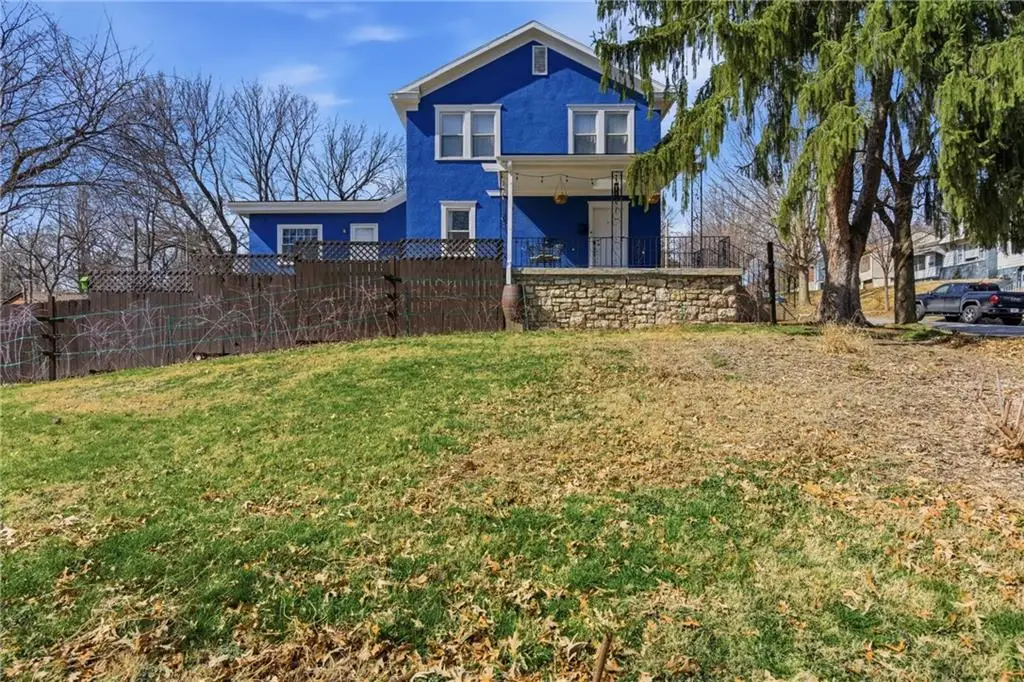 3939 Sunrise Drive, Kansas City, MO 64123 - #1