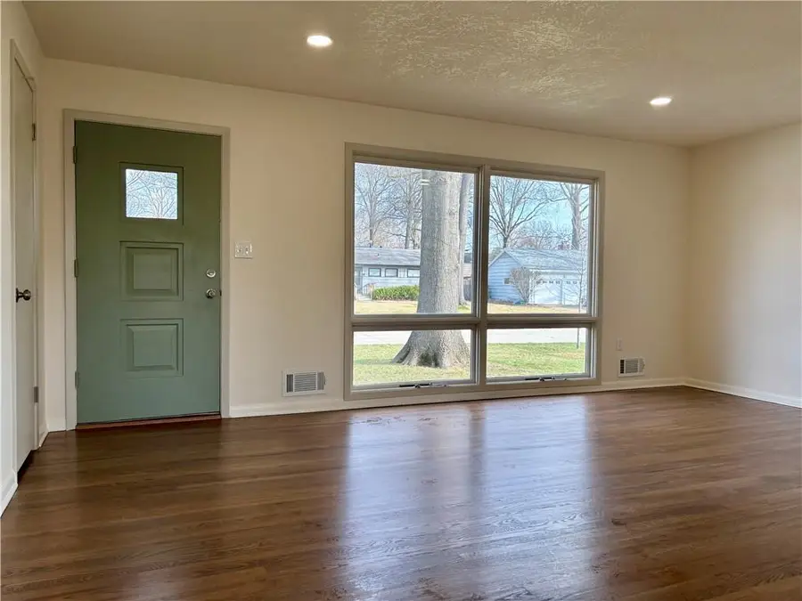 7236 Newton Drive, Overland Park, KS 66204 - #3