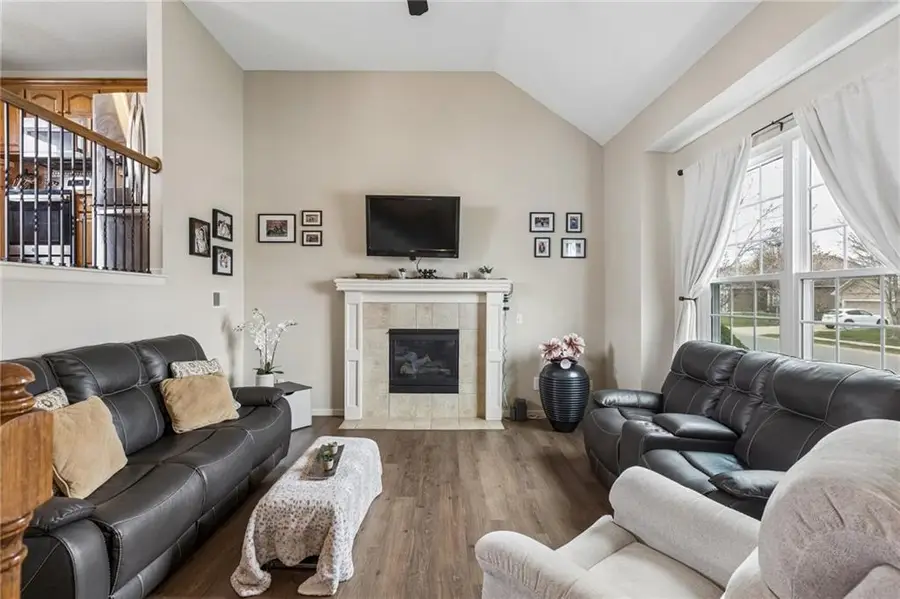 543 E Cheyenne Street, Gardner, KS 66030 - #3