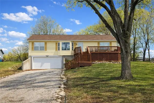 69 Lakeview Lane, Linn Valley, KS 66040