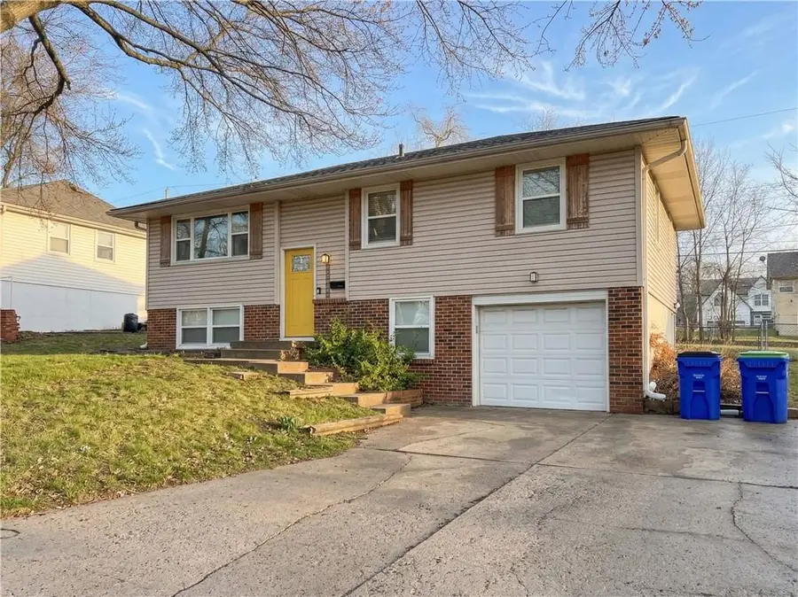 13213 Winchester Street, Grandview, MO 64030 - #2