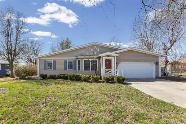 1018 Meadowbrook Road E, Iola, KS 66749