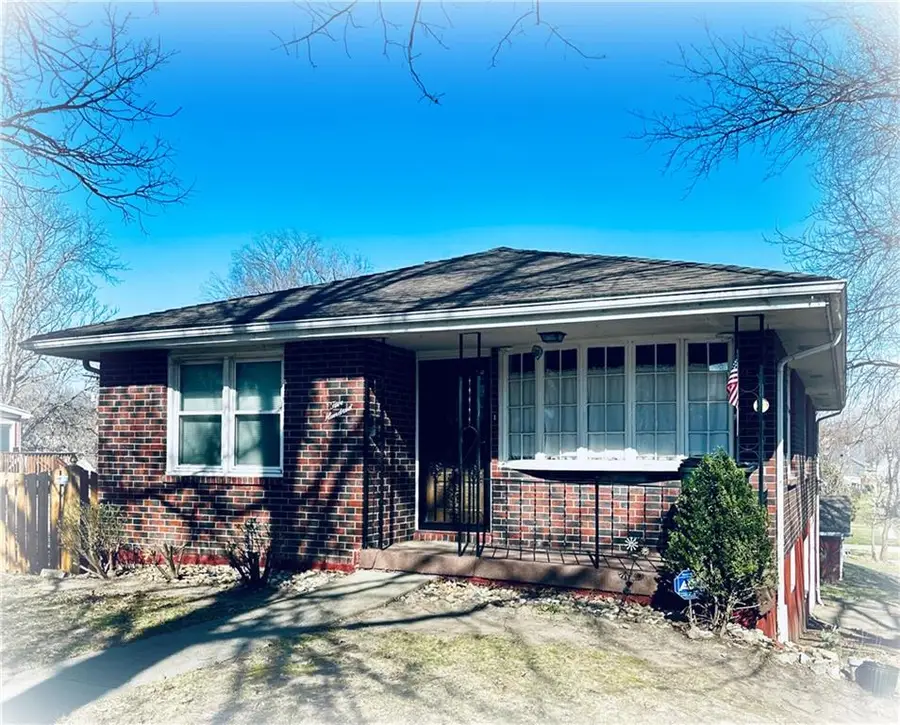 500 N Broadway Street, Leavenworth, KS 66048 - #2