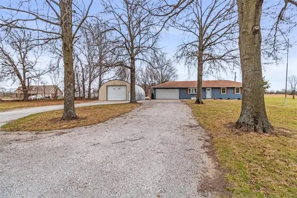 24307 S Rockhaven Road, Peculiar, MO 64078