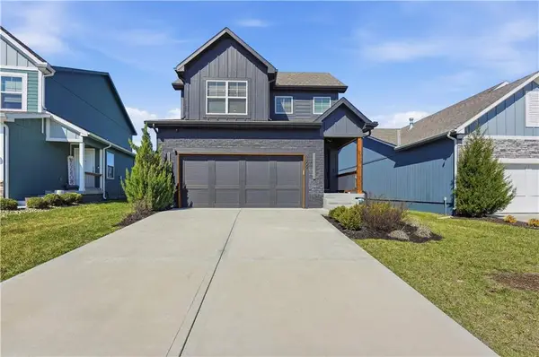 8809 SW 9th Terrace, Blue Springs, MO 64064