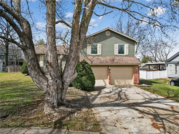 15200 W Ellsworth Court, Olathe, KS 66062