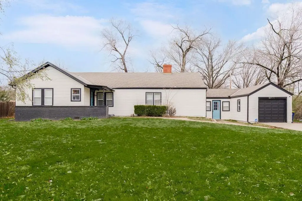 600 W 101st Terrace, Kansas City, MO 64114 - #1