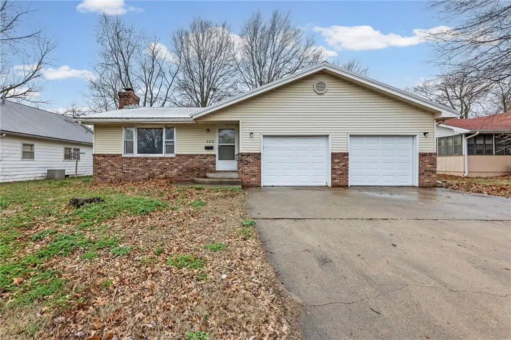 322 N 3rd Street, Iola, KS 66749 - #1