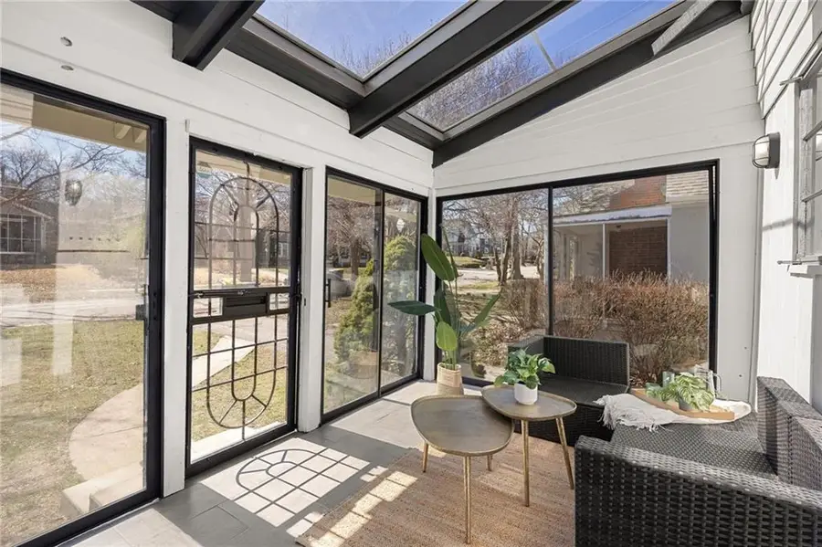 710 E 63 Terrace, Kansas City, MO 64110 - #3