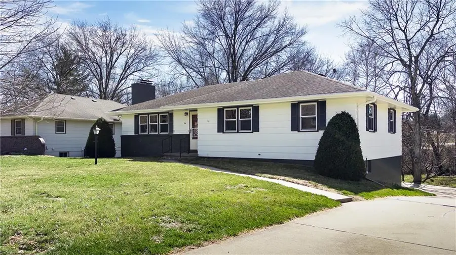 24 S Carriage Drive, Saint Joseph, MO 64506 - #2