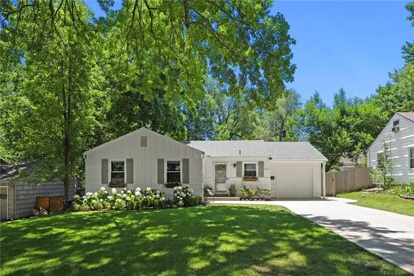 2711 W 73rd Terrace, Prairie Village, KS 66208