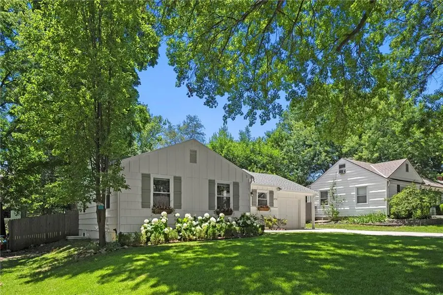 2711 W 73rd Terrace, Prairie Village, KS 66208 - #2