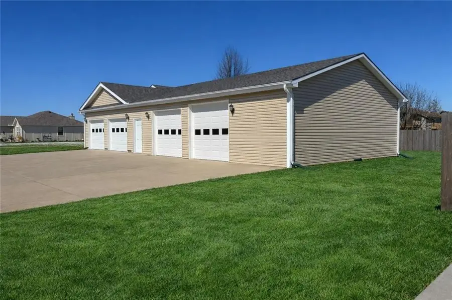 208 W 2nd Street, Garden City, MO 64747 - #3