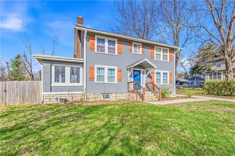 5978 Blue Hills Road, Kansas City, MO 64110 - #2