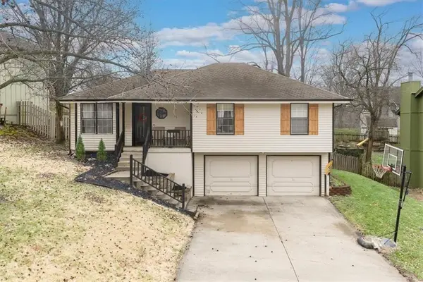 6612 NW Hidden Valley Road, Parkville, MO 64152